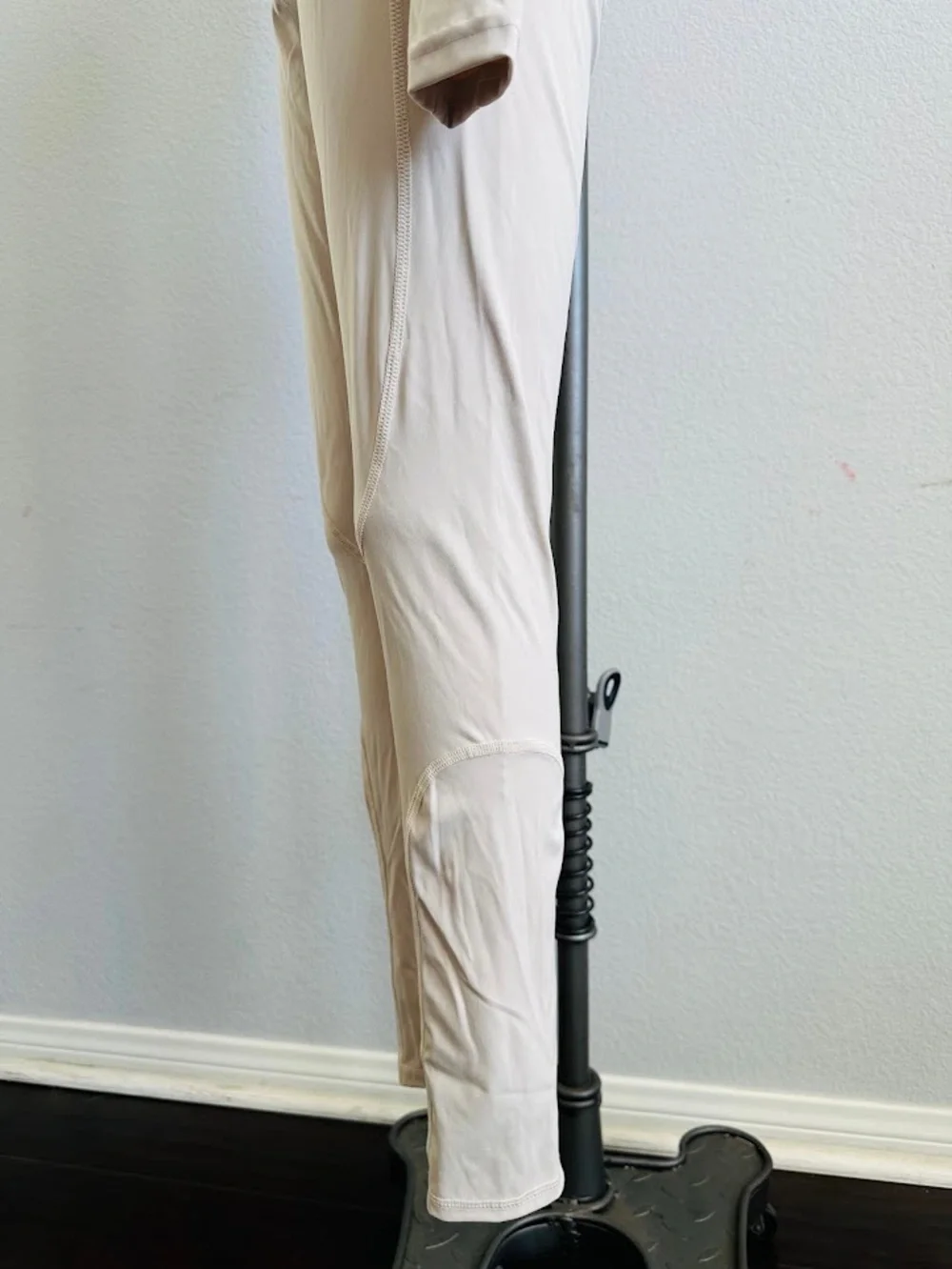PrettyLittleThing Activewear Set Zip Front Crop Top Leggings Beige Size 2